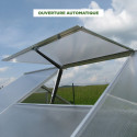 Lucarne à ouverture automatique installée sur le toit d'une serre Baltic, permettant une ventilation naturelle efficace.
