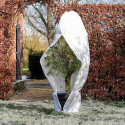 Housse d'hivernage blanche 70 g/m² avec cordelette de serrage et fermeture zippée – ouverte autour d’un olivier