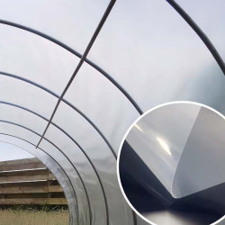 Zoom sur la bâche Lumisol 200 microns sur mesure avec ourlets – film lisse transparent pour tunnel de culture