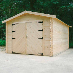 Garage en bois massif naturel avec double porte à chevrons noirs et toit double pente