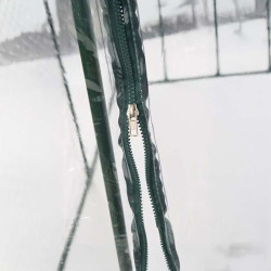 Gros plan sur la fermeture éclair de la bâche transparente de la serre de jardin adossée 2 m²