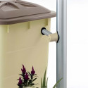 Collecteur Speedy Eco installé entre une cuve beige et une descente de gouttière ronde