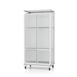 Roues intégrées sous la base pour déplacer la serre facilement