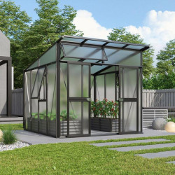 Installation de la serre Vitavia Aphrodite en situation de jardin