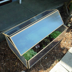 Mini serre polycarbonate isolante pour protéger semis du gel et variations climatiques 