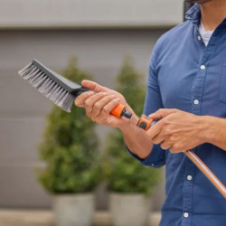 Connexion de la brosse sur un tuyau d'arrosage classique