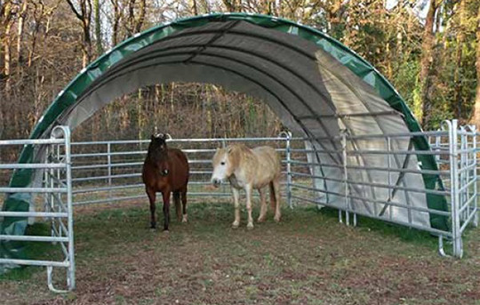 Abri tunnel 6 m de largeur avec pas à 1 m bâche 230 microns