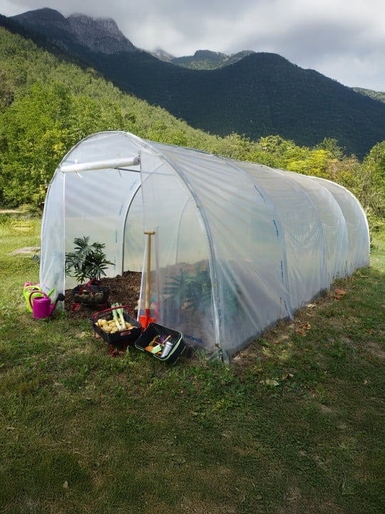 Installation d'une petite serre tunnel ECO