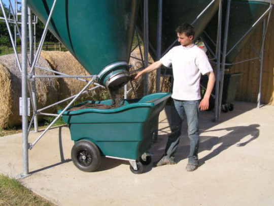 chariot à aliments pour nourrir les animaux