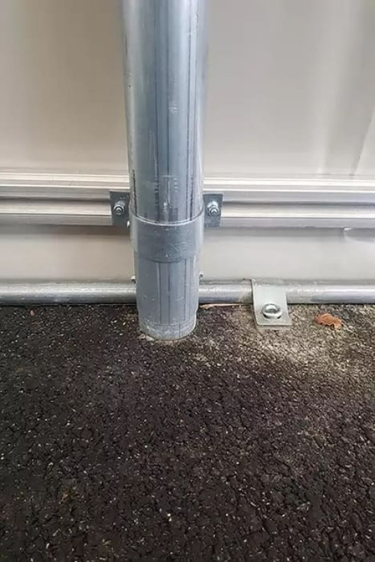 ancrage d'un abri tunnel agricole